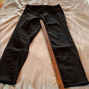 d. Jeans Black skinny, mid rise jeans